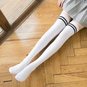 tất cao màu trắng