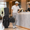 Bộ Túi Gậy Golf Và Túi Đựng Quần Áo | Dennis Golf golfer mang bộ túi gậy golf dennis khi checkin tại sân golf