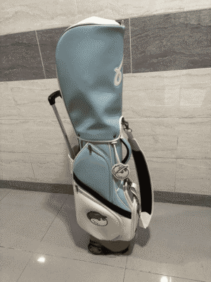 Túi Gậy Golf Bánh Xe Kéo Màu Khối | Malbon photo review