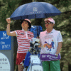 2 golfer sử dụng ô golf PGA Tour 1 tầng màu navy