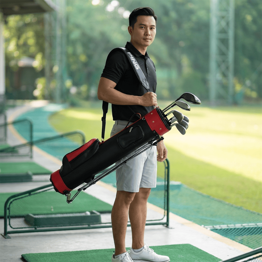 Túi Tập Golf Có Chân Chống Gọn Nhẹ Sunday Bag | Ping Ảnh sản phẩm số 2 golfer đeo túi tập golf có chân chống gọn nhẹ sunday bag Ping màu đỏ